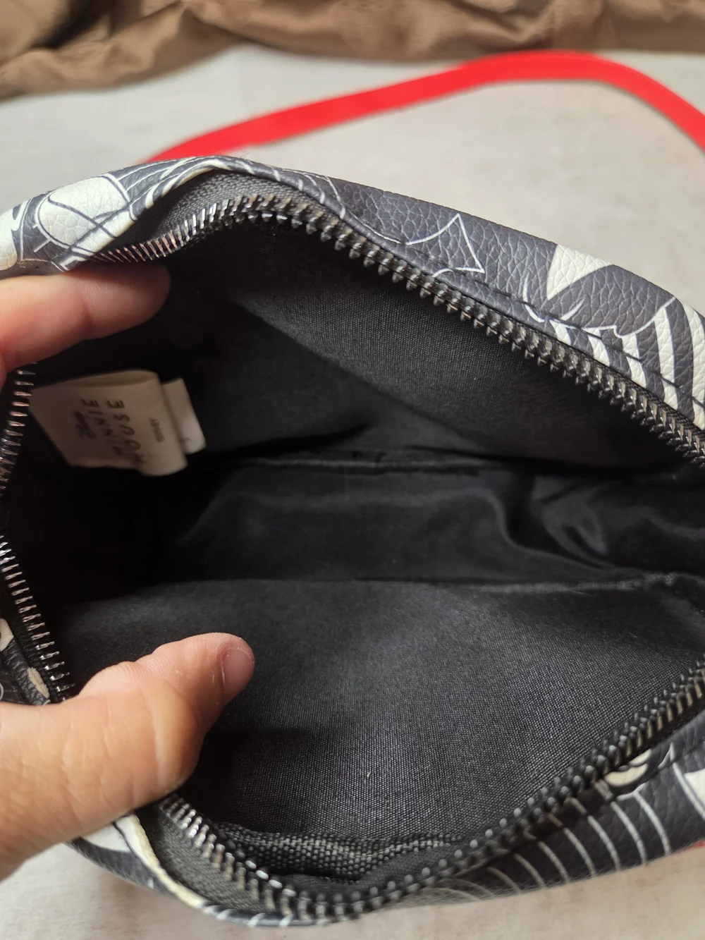 Disney Black & Red Minnie Mouse Crossbody Bag-Project